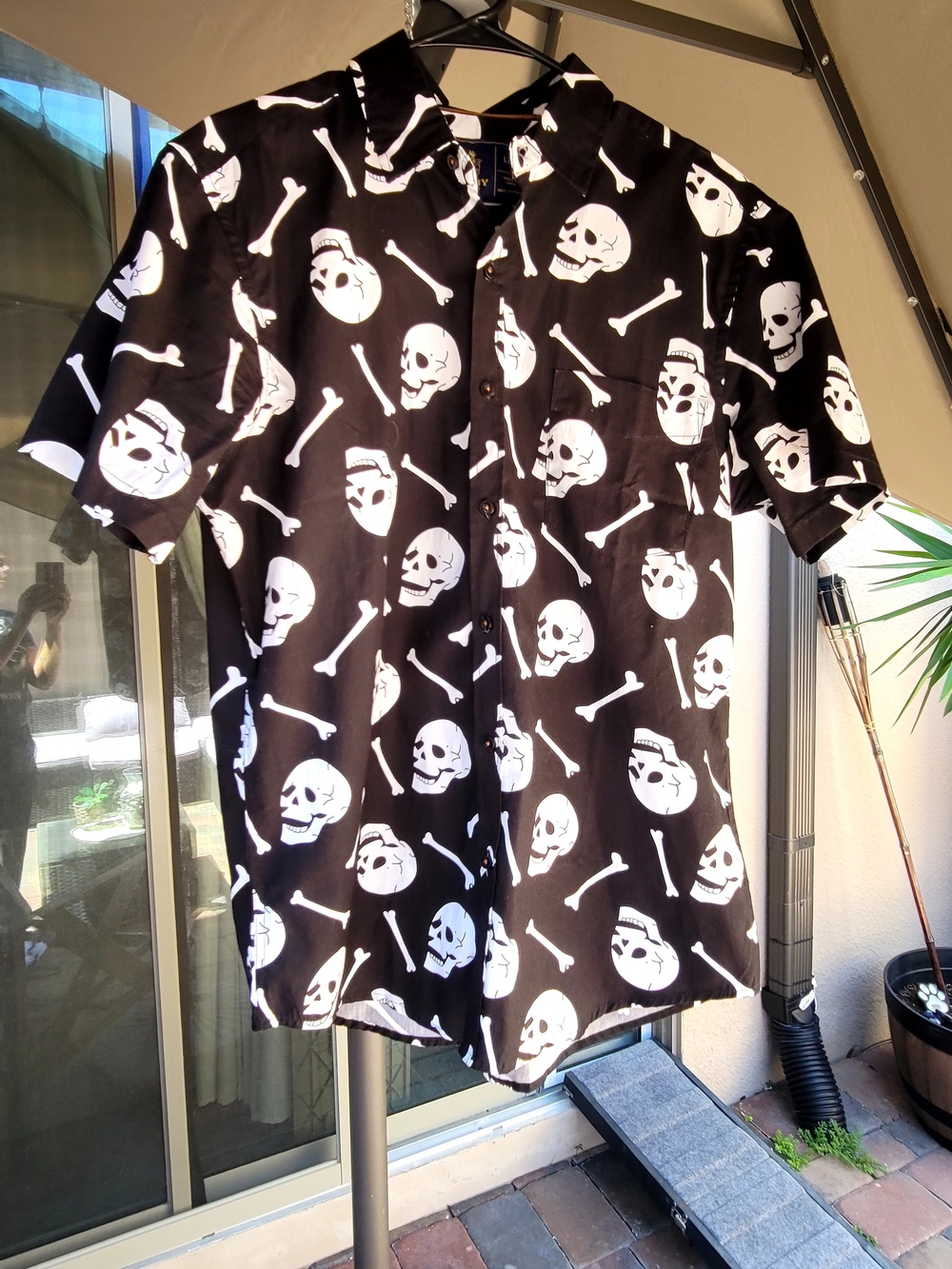 Men's Black Short-Sleeve Skull Print Button-Down Shirt